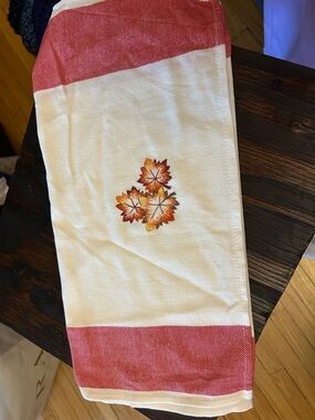 Embroidered Fall Leaf Kitchen Towel - Cream & Rust Red -3
